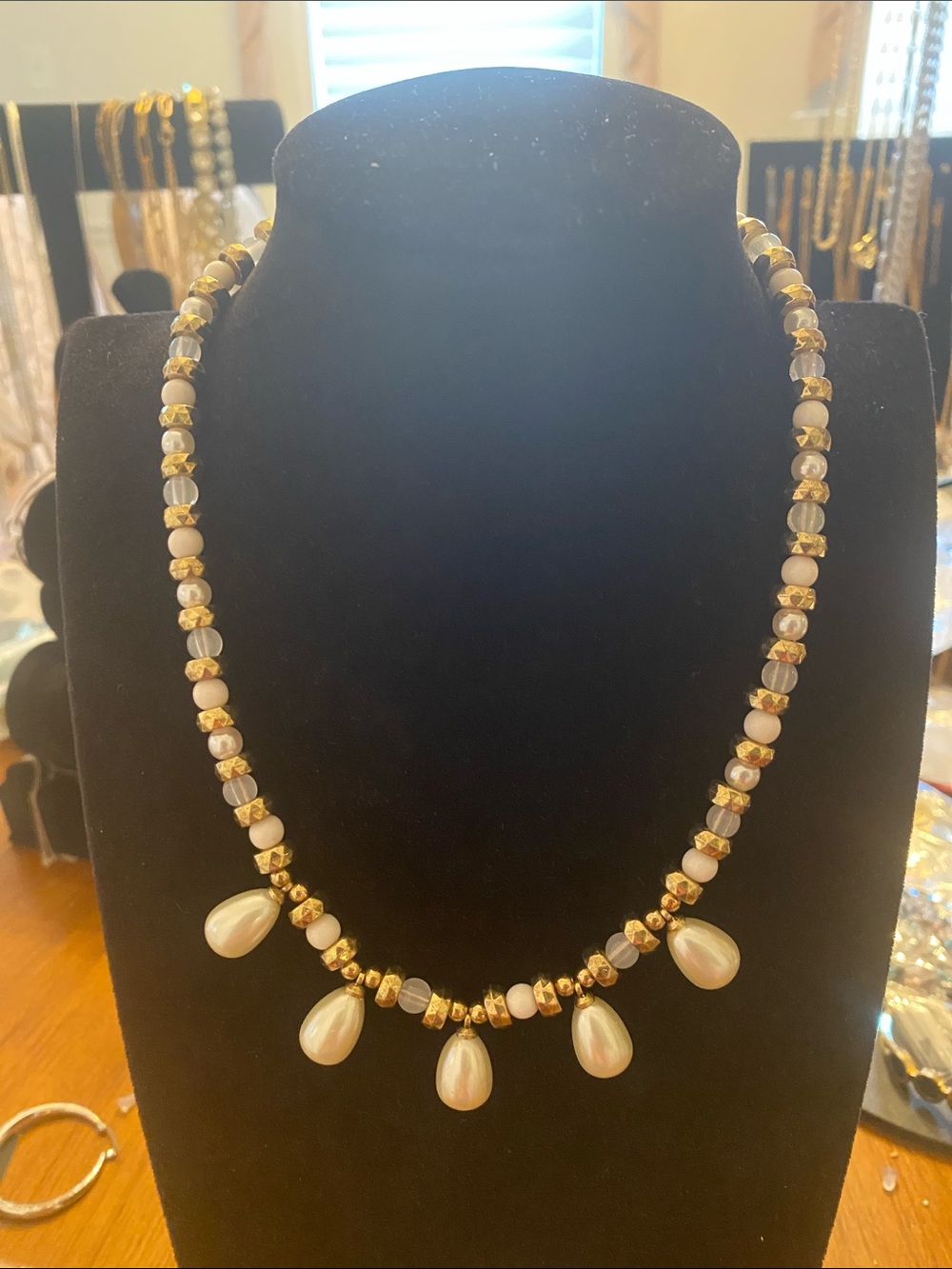 Plunder Pearl Teardrop Necklace - Gold and Cream